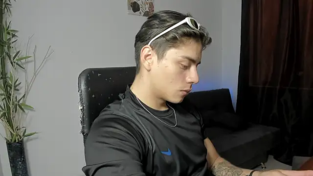 Giordano Russo online show from December 10, 5:33 pm