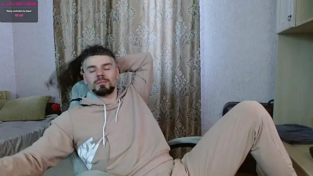 Aestheticguy101 online show from February 23, 7:06 am