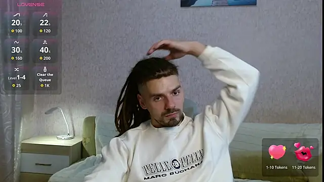 Aestheticguy101 online show from October 18, 4:34 pm