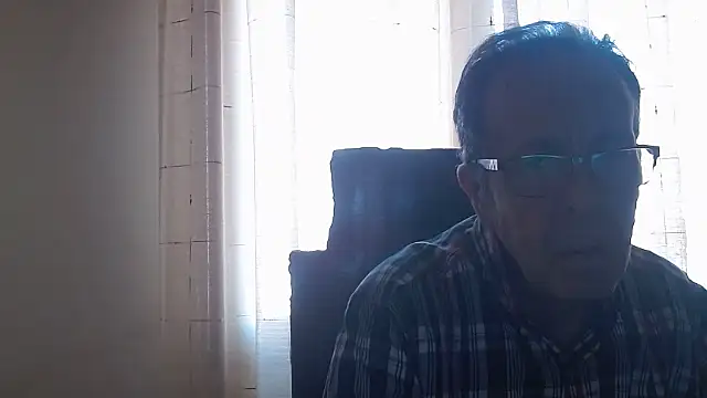 Snapshot of TonyComa chatting on October 14, 1:18 pm TonyComa online show from October 14, 1:18 pm