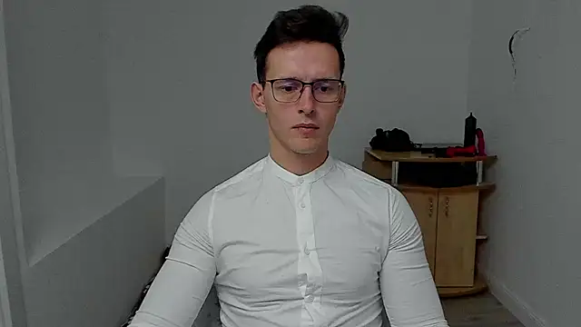 Snapshot of sexxymuscles4u chatting on December 12, 6:36 am sexxymuscles4u online show from December 12, 6:36 am