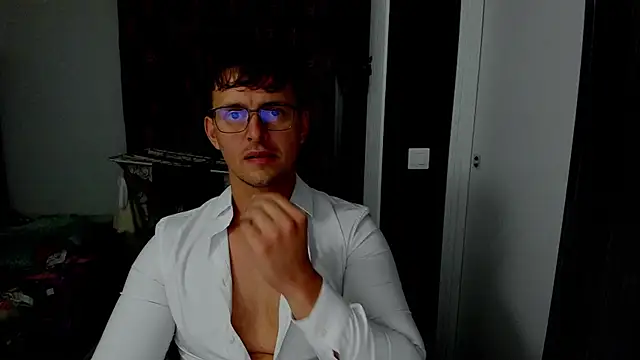 Snapshot of sexxymuscles4u chatting on October 8, 12:20 pm sexxymuscles4u online show from October 8, 12:20 pm