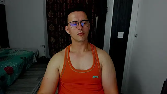 Snapshot of sexxymuscles4u chatting on September 9, 10:48 am sexxymuscles4u online show from September 9, 10:48 am