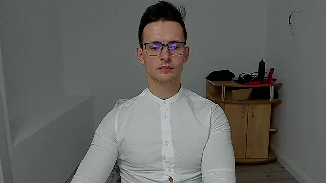 Snapshot of sexxymuscles4u chatting on December 5, 2:44 pm sexxymuscles4u online show from December 5, 2:44 pm