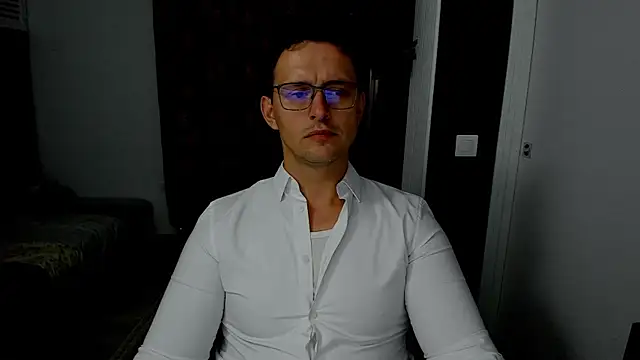 Snapshot of sexxymuscles4u chatting on October 19, 12:52 pm sexxymuscles4u online show from October 19, 12:52 pm