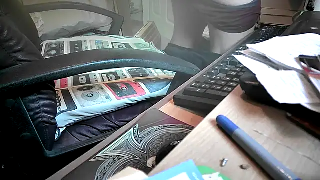 Snapshot of dirtyharry2022 chatting on January 15, 1:52 pm dirtyharry2022 online show from January 15, 1:52 pm