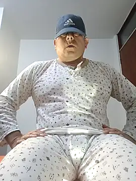 chicoguapo8 online show from September 17, 4:46 am