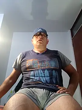 chicoguapo8 online show from October 12, 8:19 am