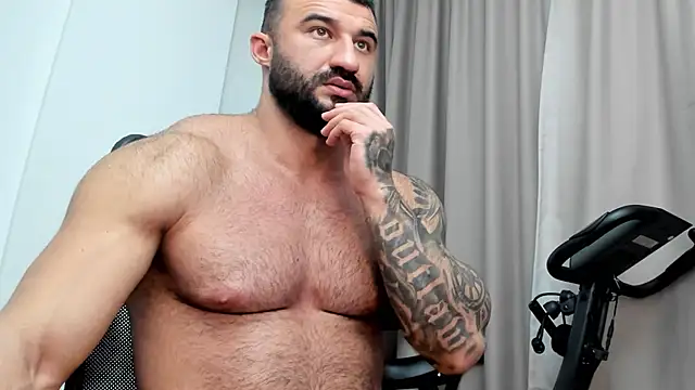 Snapshot of MuscleJohn chatting on December 19, 11:03 pm MuscleJohn online show from December 19, 11:03 pm