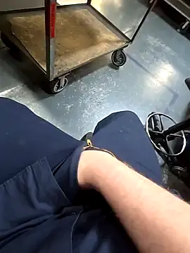 Snapshot of WhiteMeat069 chatting on December 21, 6:52 am WhiteMeat069 online show from December 21, 6:52 am