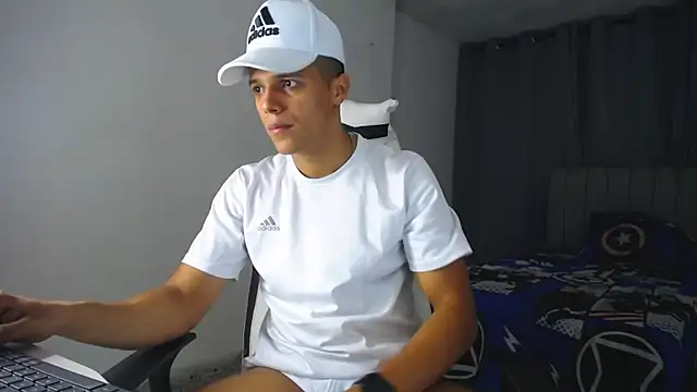 Snapshot of DavidAngell7 chatting on February 5, 1:04 am DavidAngell7 online show from February 5, 1:04 am