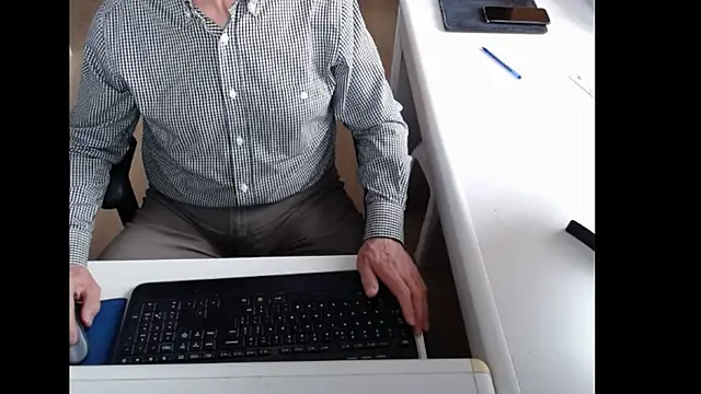 dutchpornking online show from May 6, 7:09 am