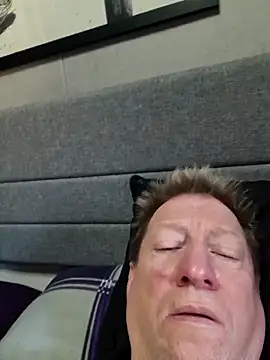 tomtom111111 online show from February 21, 2:27 pm