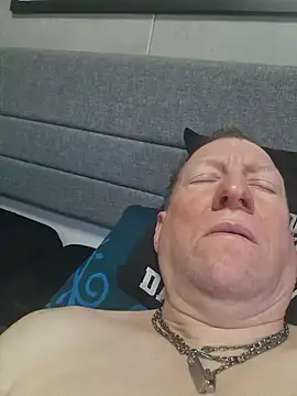 tomtom111111 online show from October 14, 2:24 pm