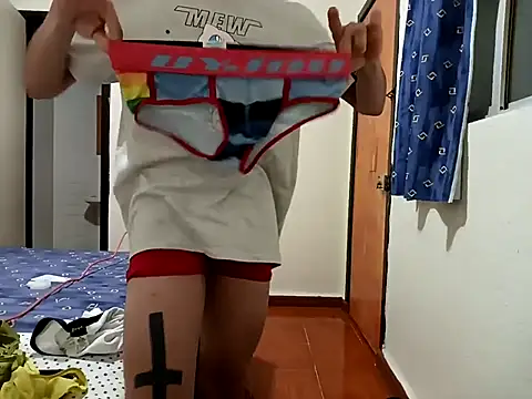 Snapshot of Latinopervs chatting on February 18, 7:10 am Latinopervs online show from February 18, 7:10 am