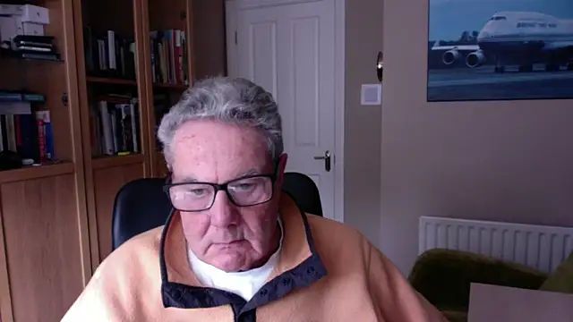 Snapshot of Oldpistolpete chatting on December 30, 3:02 pm Oldpistolpete online show from December 30, 3:02 pm