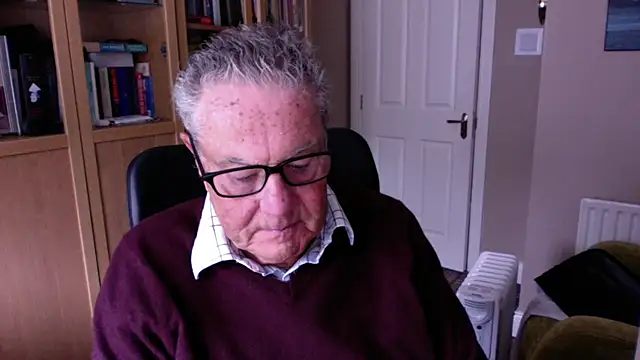 Snapshot of Oldpistolpete chatting on February 4, 10:10 am Oldpistolpete online show from February 4, 10:10 am