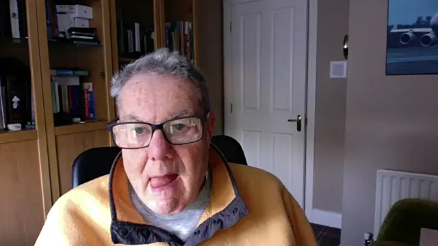 Snapshot of Oldpistolpete chatting on January 7, 11:00 am Oldpistolpete online show from January 7, 11:00 am