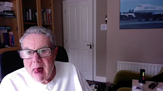 Snapshot of Oldpistolpete chatting on December 26, 12:05 pm Oldpistolpete online show from December 26, 12:05 pm