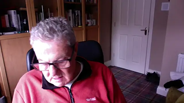 Snapshot of Oldpistolpete chatting on October 30, 12:06 pm Oldpistolpete online show from October 30, 12:06 pm