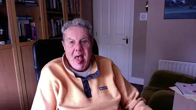 Snapshot of Oldpistolpete chatting on December 20, 12:16 pm Oldpistolpete online show from December 20, 12:16 pm