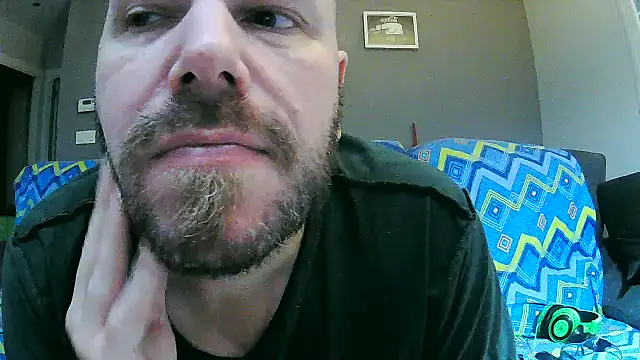 Snapshot of txan9876 chatting on October 17, 3:54 am txan9876 online show from October 17, 3:54 am