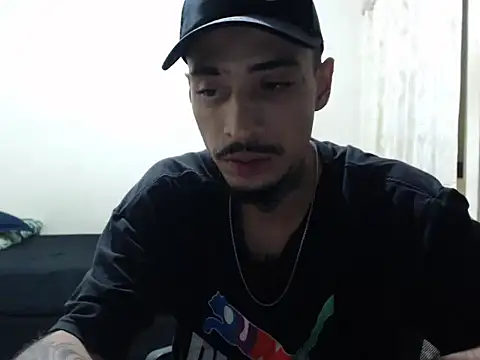 Snapshot of emiliano_hottt chatting on October 13, 10:16 pm emiliano hottt online show from October 13, 10:16 pm