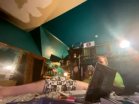 charactrzero online show from October 1, 6:17 am