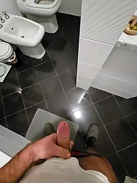 Snapshot of Dolceporco19 chatting on January 9, 5:11 pm Dolceporco19 online show from January 9, 5:11 pm