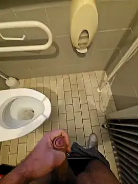 Snapshot of Dolceporco19 chatting on January 24, 4:17 pm Dolceporco19 online show from January 24, 4:17 pm