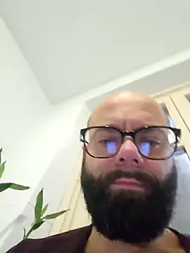 Snapshot of Dolceporco19 chatting on December 15, 9:35 am Dolceporco19 online show from December 15, 9:35 am