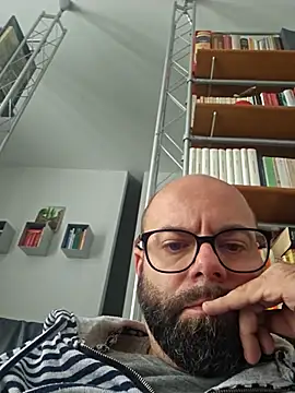 Snapshot of Dolceporco19 chatting on October 26, 10:39 am Dolceporco19 online show from October 26, 10:39 am