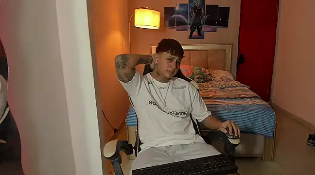 Snapshot of Jake_simons chatting on December 31, 2:19 am Jake simons online show from December 31, 2:19 am