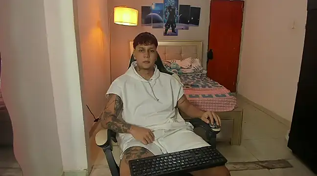 Snapshot of Jake_simons chatting on December 29, 2:27 am Jake simons online show from December 29, 2:27 am