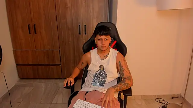 Snapshot of Jake_simons chatting on September 15, 2:03 am Jake simons online show from September 15, 2:03 am