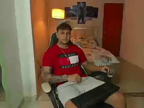 Snapshot of Jake_simons chatting on December 18, 12:29 pm Jake simons online show from December 18, 12:29 pm