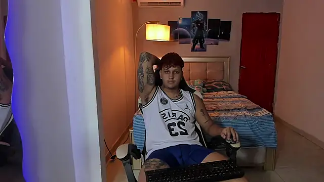 Snapshot of Jake_simons chatting on December 7, 5:48 am Jake simons online show from December 7, 5:48 am