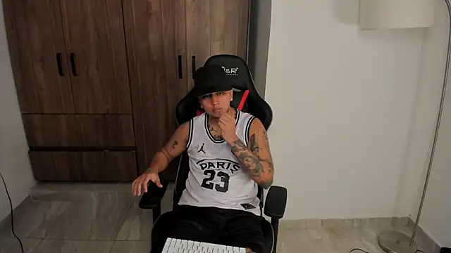 Snapshot of Jake_simons chatting on October 24, 6:48 am Jake simons online show from October 24, 6:48 am