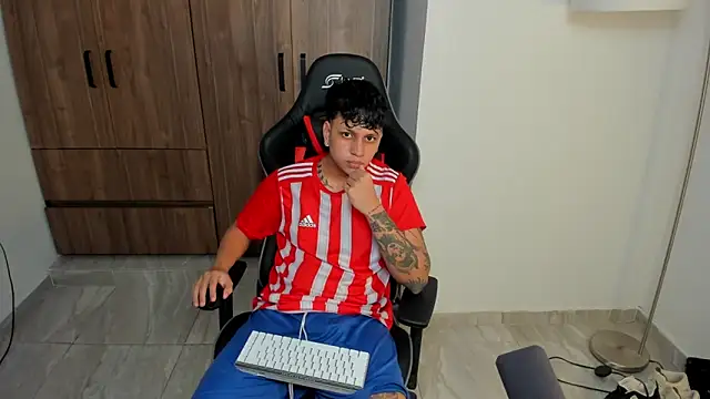 Snapshot of Jake_simons chatting on October 22, 12:09 pm Jake simons online show from October 22, 12:09 pm