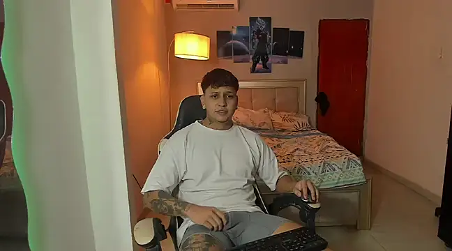 Snapshot of Jake_simons chatting on January 7, 1:39 am Jake simons online show from January 7, 1:39 am