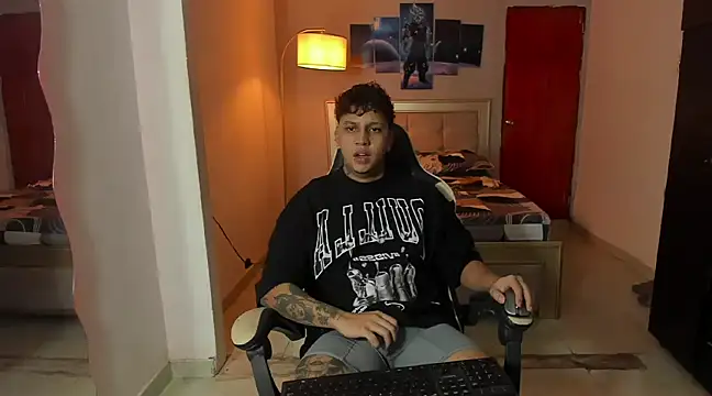 Snapshot of Jake_simons chatting on February 9, 6:58 pm Jake simons online show from February 9, 6:58 pm