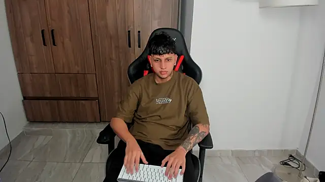 Snapshot of Jake_simons chatting on October 15, 10:23 am Jake simons online show from October 15, 10:23 am