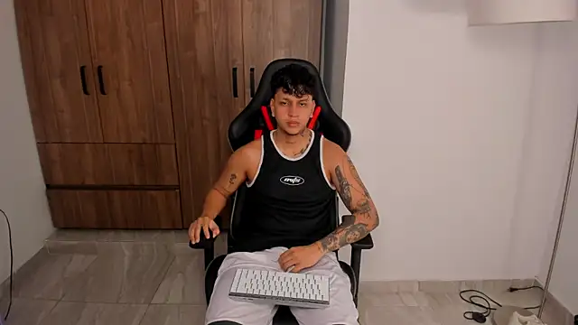 Snapshot of Jake_simons chatting on September 24, 9:19 am Jake simons online show from September 24, 9:19 am