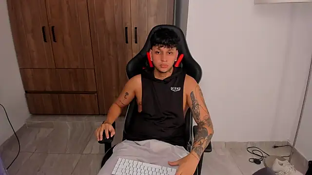 Snapshot of Jake_simons chatting on September 26, 3:04 am Jake simons online show from September 26, 3:04 am