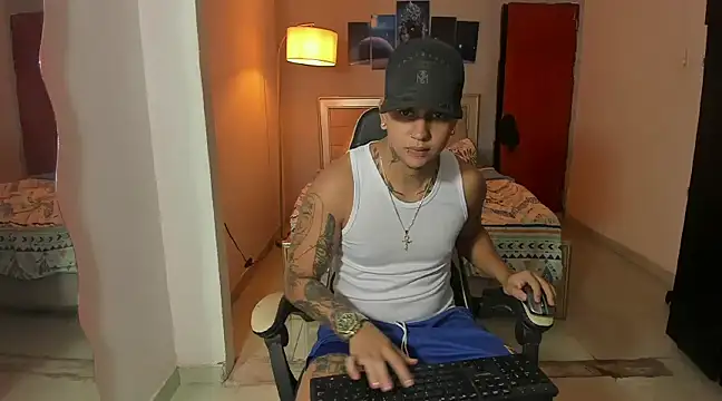 Snapshot of Jake_simons chatting on January 6, 1:42 am Jake simons online show from January 6, 1:42 am