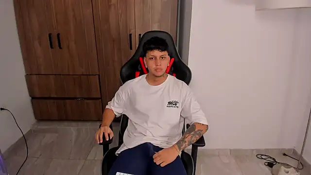 Snapshot of Jake_simons chatting on September 30, 10:19 am Jake simons online show from September 30, 10:19 am