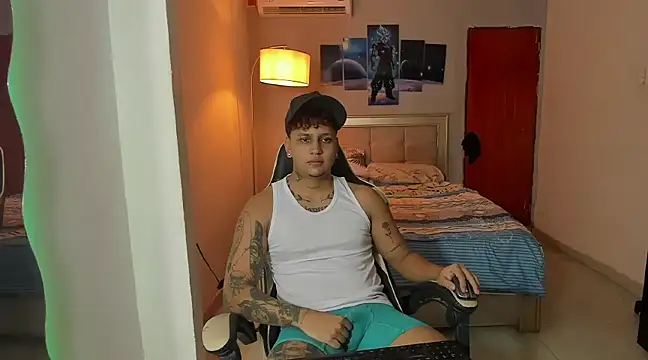 Snapshot of Jake_simons chatting on January 9, 2:22 am Jake simons online show from January 9, 2:22 am