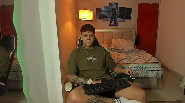 Snapshot of Jake_simons chatting on January 21, 10:01 am Jake simons online show from January 21, 10:01 am