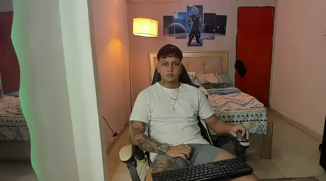 Snapshot of Jake_simons chatting on January 5, 2:17 am Jake simons online show from January 5, 2:17 am