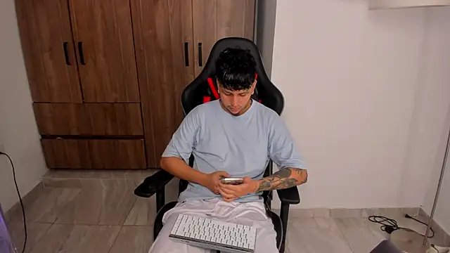 Snapshot of Jake_simons chatting on October 10, 2:00 pm Jake simons online show from October 10, 2:00 pm